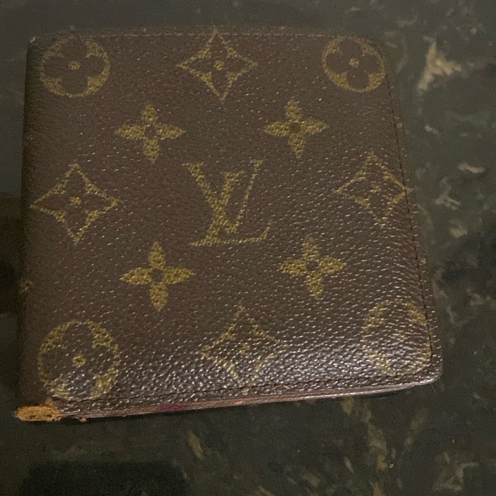Authentic Louis Vuitton vintage wallet, monogram
Needs love on inside (inside) - Picture 8 of 9